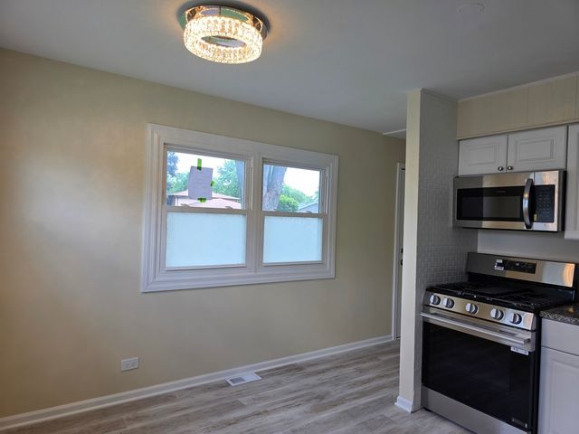 70 N Idlewild Avenue, Mundelein, IL 60060