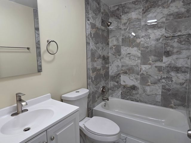 70 N Idlewild Avenue, Mundelein, IL 60060