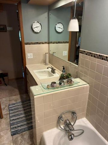 5840 Tennison Drive NE, Fridley, MN 55432