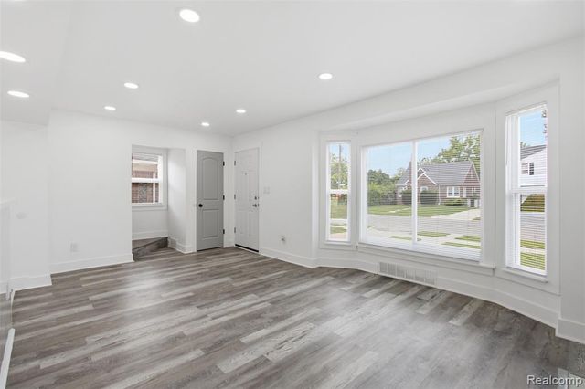 13810 Fairmount Drive, Detroit, MI 48205