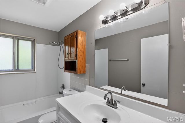 10251 Dacey Court, St Louis, MO 63136