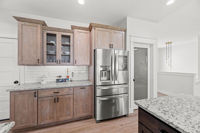 2736 Wet Stone Dr, Salina, KS 67401