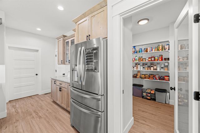 2736 Wet Stone Dr, Salina, KS 67401