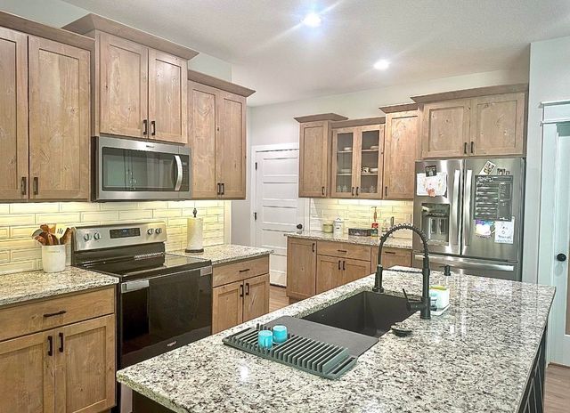 2736 Wet Stone Dr, Salina, KS 67401