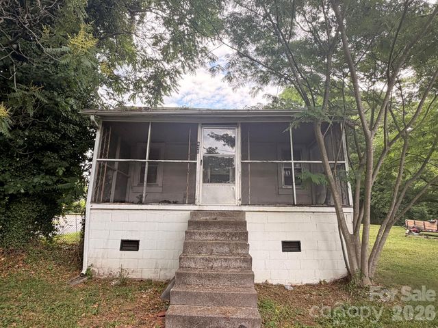 430 E D Street, Newton, NC 28658