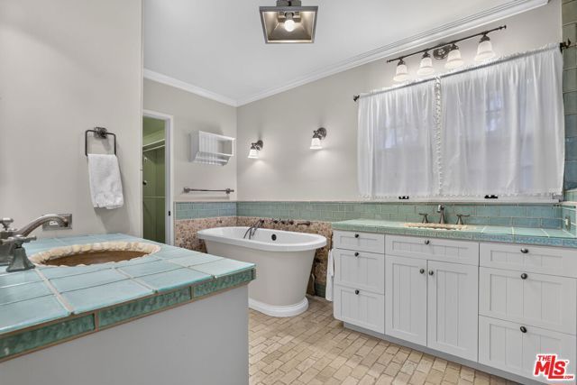 12151 La Maida Street, Valley Village, CA 91607