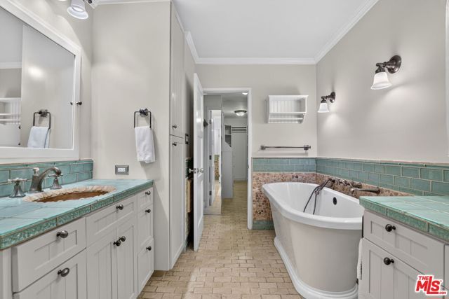 12151 La Maida Street, Valley Village, CA 91607