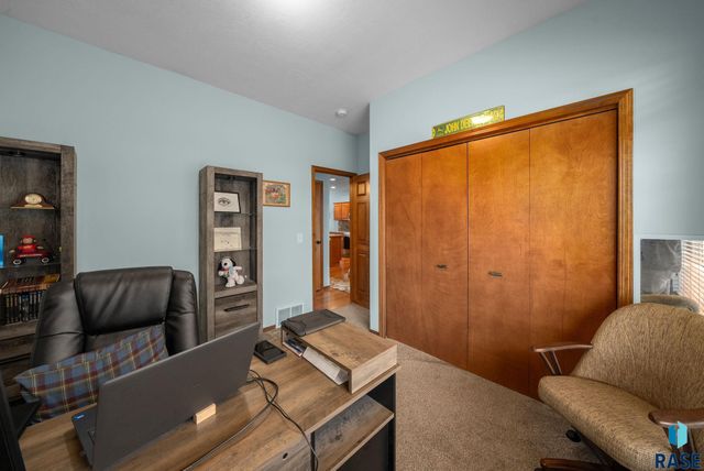 2317 S Katie Ave Avenue, Sioux Falls, SD 57106