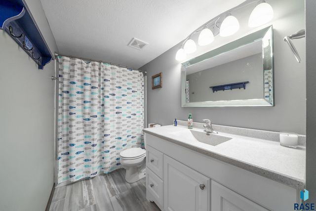 2317 S Katie Ave Avenue, Sioux Falls, SD 57106