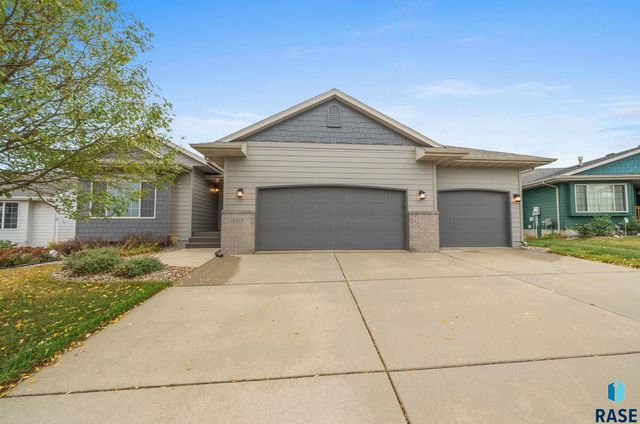 2317 S Katie Ave Avenue, Sioux Falls, SD 57106