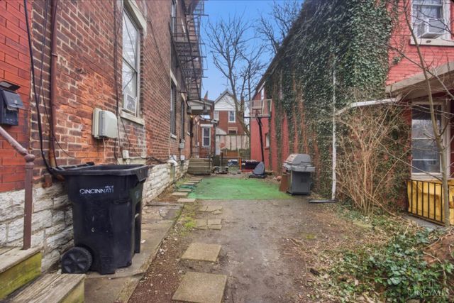 2342 Stratford Avenue, Cincinnati, OH 45219