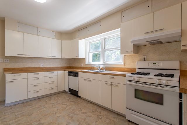16 Tuck Road, Hampton, NH 03842