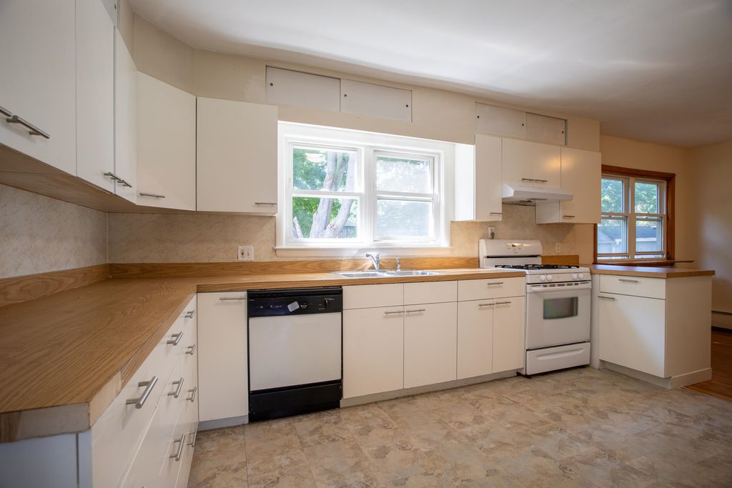 Image 2 of property listing at 16 Tuck Road, Hampton, NH 03842