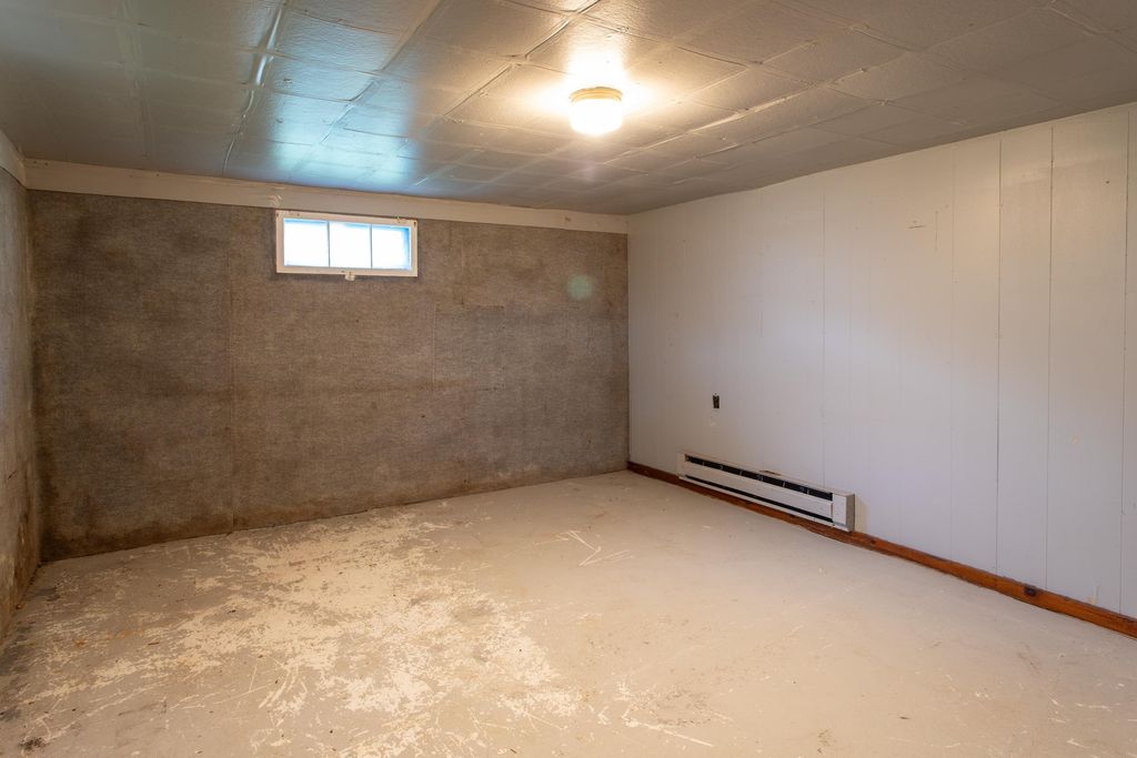 Image 17 of property listing at 16 Tuck Road, Hampton, NH 03842