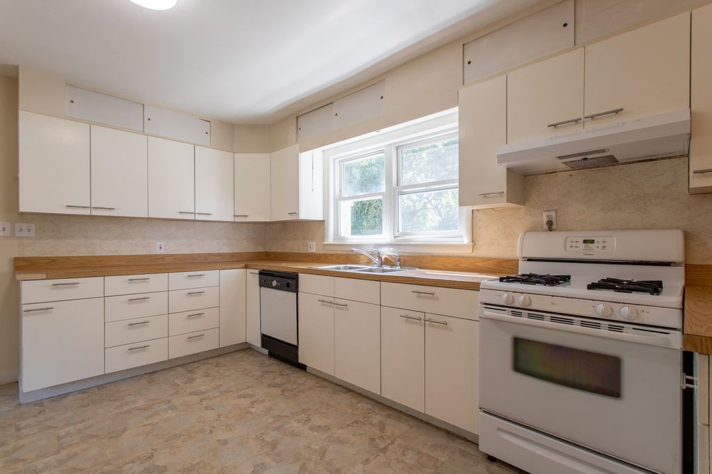 Image 3 of property listing at 16 Tuck Road, Hampton, NH 03842