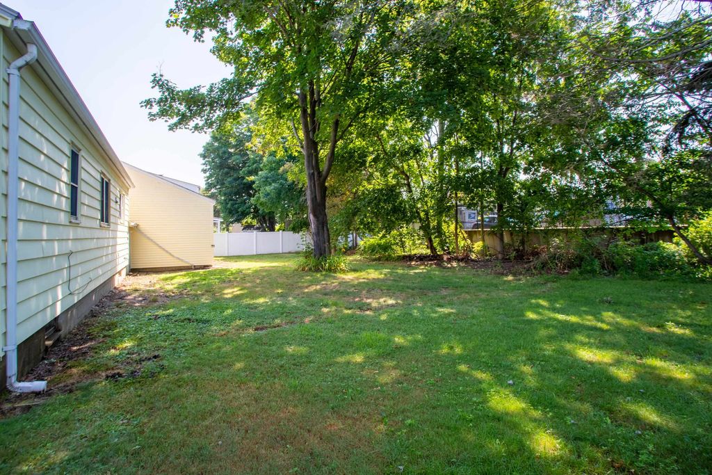 Image 23 of property listing at 16 Tuck Road, Hampton, NH 03842