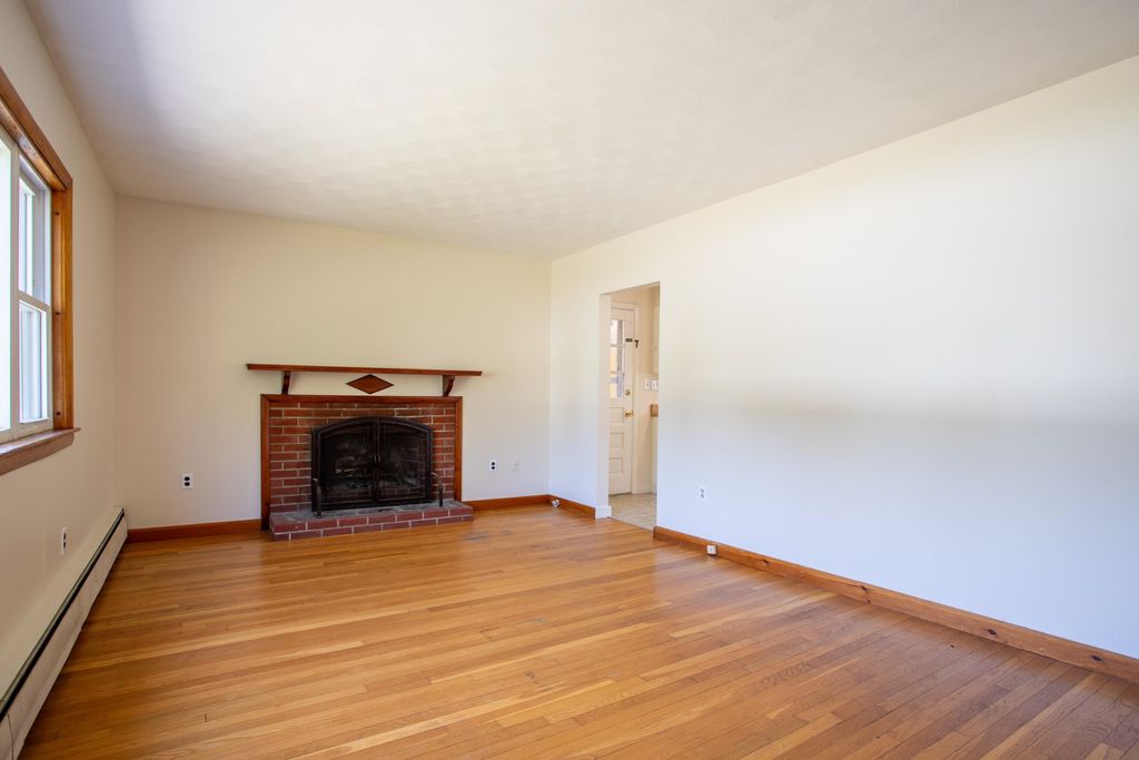 Image 10 of property listing at 16 Tuck Road, Hampton, NH 03842