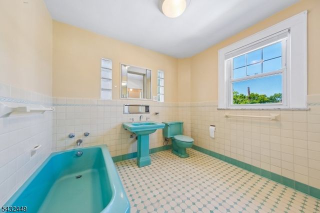 26 Lafayette Ave, East Orange City, NJ 07017