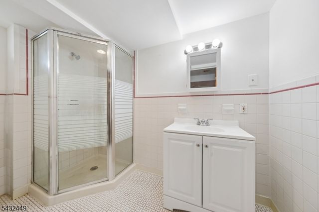 26 Lafayette Ave, East Orange City, NJ 07017