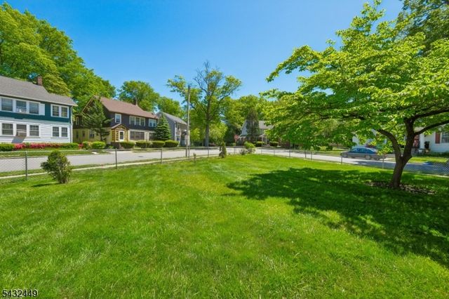 26 Lafayette Ave, East Orange City, NJ 07017