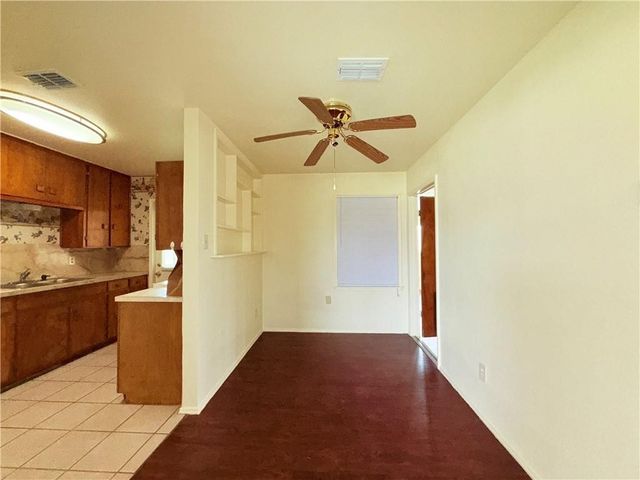 4725 Wynona Dr, Corpus Christi, TX 78411