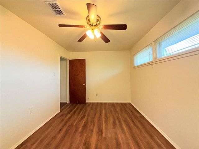 4725 Wynona Dr, Corpus Christi, TX 78411