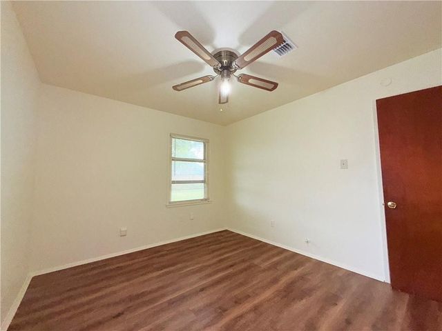 4725 Wynona Dr, Corpus Christi, TX 78411