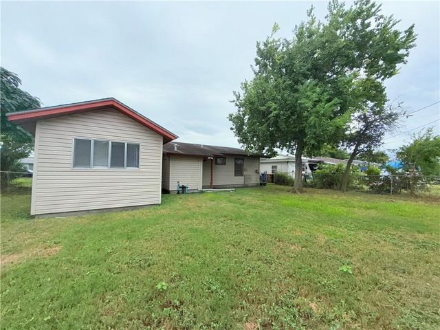 4725 Wynona Dr, Corpus Christi, TX 78411
