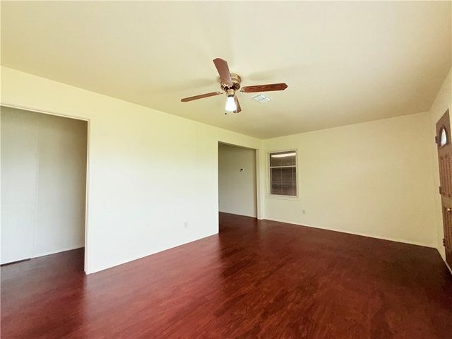 4725 Wynona Dr, Corpus Christi, TX 78411