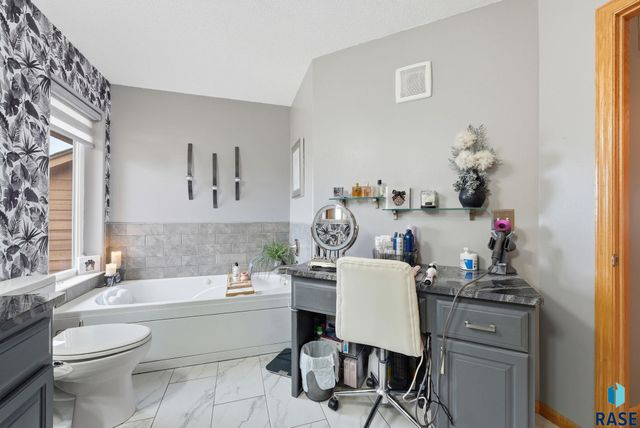 1639 Cactus Dr Drive, Sioux Falls, SD 57110