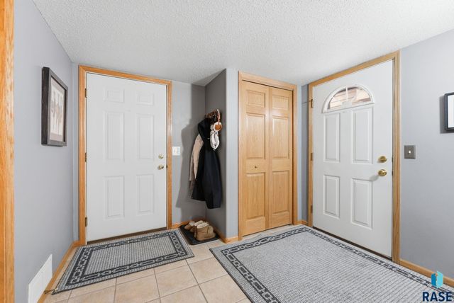 1639 Cactus Dr Drive, Sioux Falls, SD 57110