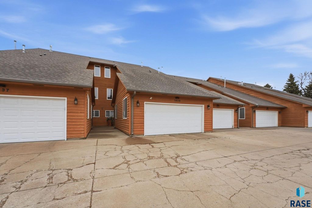 1639 Cactus Dr Drive, Sioux Falls, SD 57110
