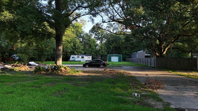 8645 Glen Ellen Dr, Baton Rouge, LA 70809