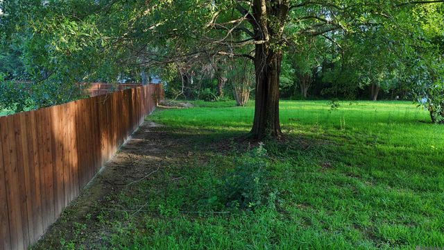 8645 Glen Ellen Dr, Baton Rouge, LA 70809