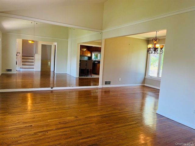 40 Willets Drive, Syosset, NY 11791