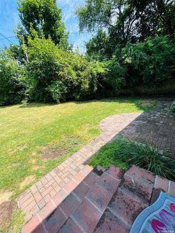 40 Willets Drive, Syosset, NY 11791