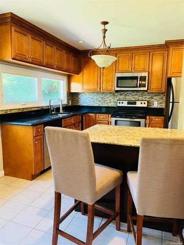 40 Willets Drive, Syosset, NY 11791