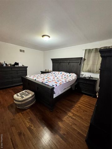 40 Willets Drive, Syosset, NY 11791