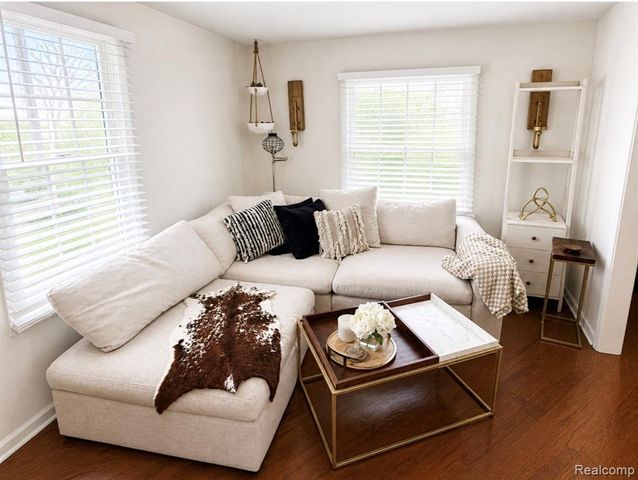 313 N Castell Avenue, Rochester Hills, MI 48307
