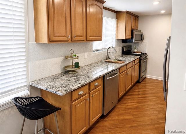 313 N Castell Avenue, Rochester Hills, MI 48307