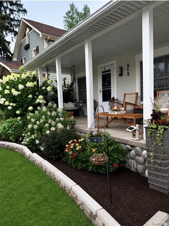 313 N Castell Avenue, Rochester Hills, MI 48307