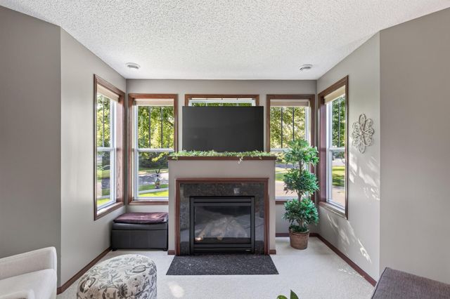 9540 Washington Boulevard 5, Chanhassen, MN 55317