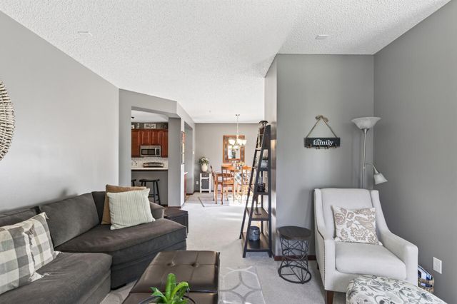 9540 Washington Boulevard 5, Chanhassen, MN 55317