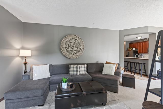 9540 Washington Boulevard 5, Chanhassen, MN 55317