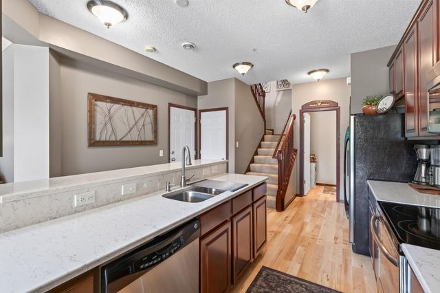 9540 Washington Boulevard 5, Chanhassen, MN 55317