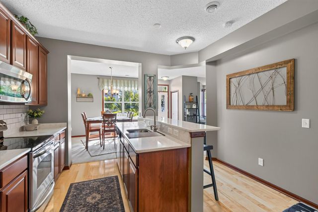 9540 Washington Boulevard 5, Chanhassen, MN 55317
