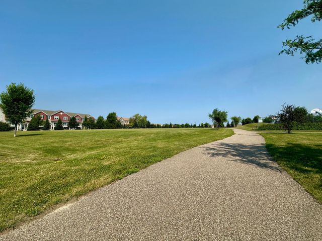 9540 Washington Boulevard 5, Chanhassen, MN 55317