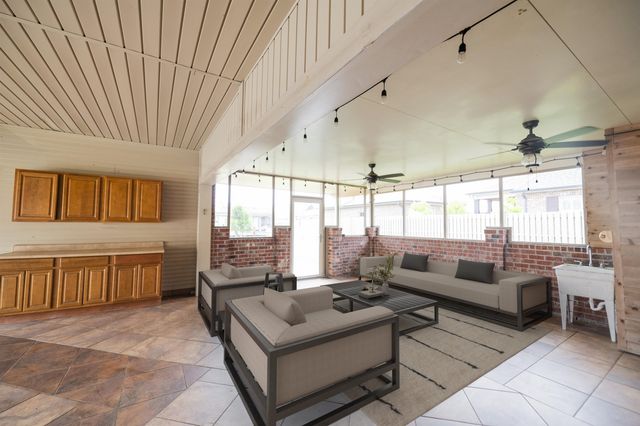 359 Tigerlily Dr, Houma, LA 70360