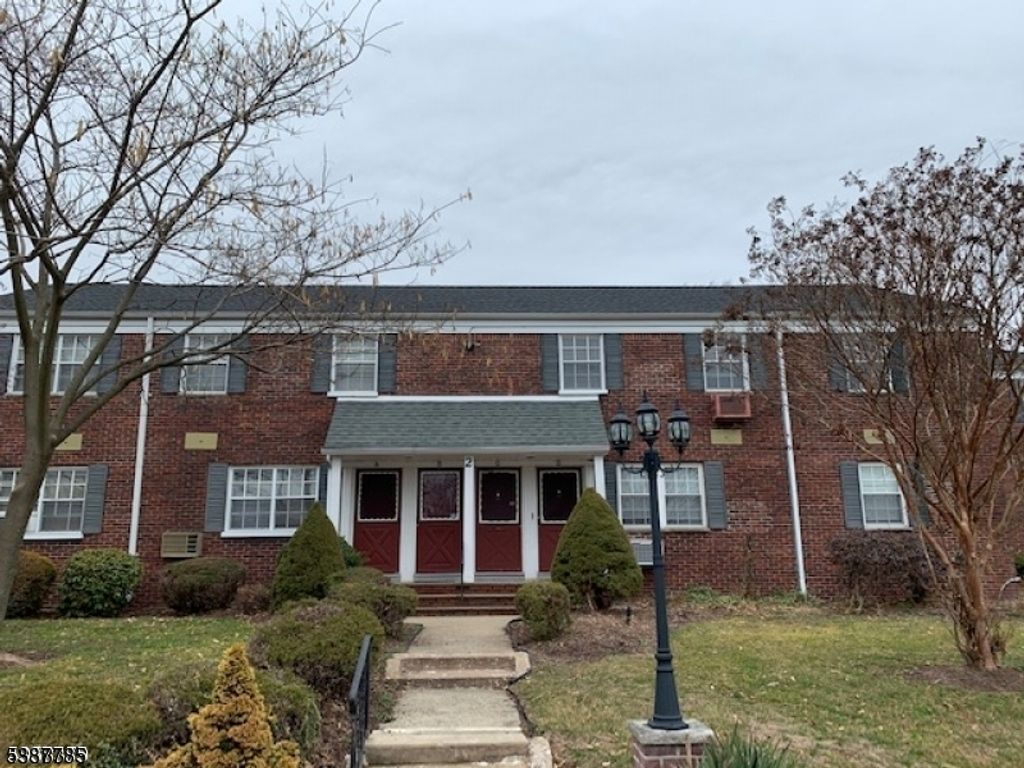 2 W Colfax Ave C, Roselle Park Boro, NJ 07204