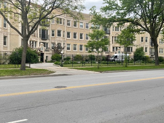 6832 S South Shore Drive 1, Chicago, IL 60649